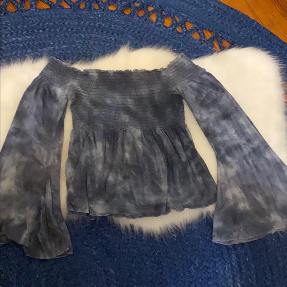 Off the shoulder blue cinched top w/ bell sleeves